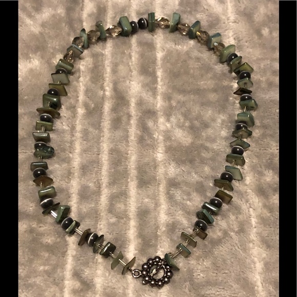 ♥️ Green-Gray Beaded Necklace w/Beaded Clasp - Picture 4 of 4